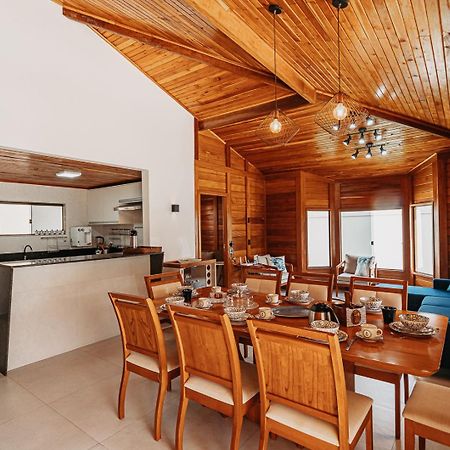 Casadecastelhanos, Quadra Do Mar De Castelhanos, 4 Suites Com Ar, Churrasqueira, Piscina, Hidromassagem, Cozinha Integrada Gourmet Ideal Para Familia E Amigos أنشيتا المظهر الخارجي الصورة