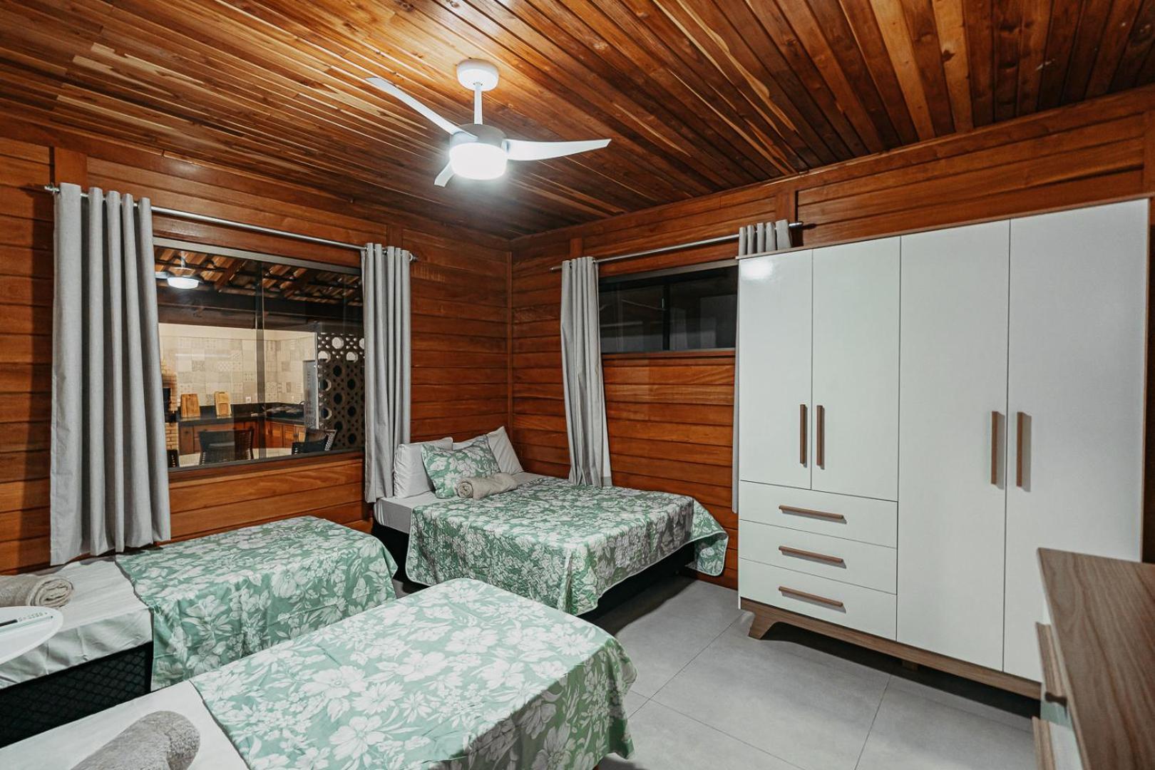 Casadecastelhanos, Quadra Do Mar De Castelhanos, 4 Suites Com Ar, Churrasqueira, Piscina, Hidromassagem, Cozinha Integrada Gourmet Ideal Para Familia E Amigos أنشيتا المظهر الخارجي الصورة