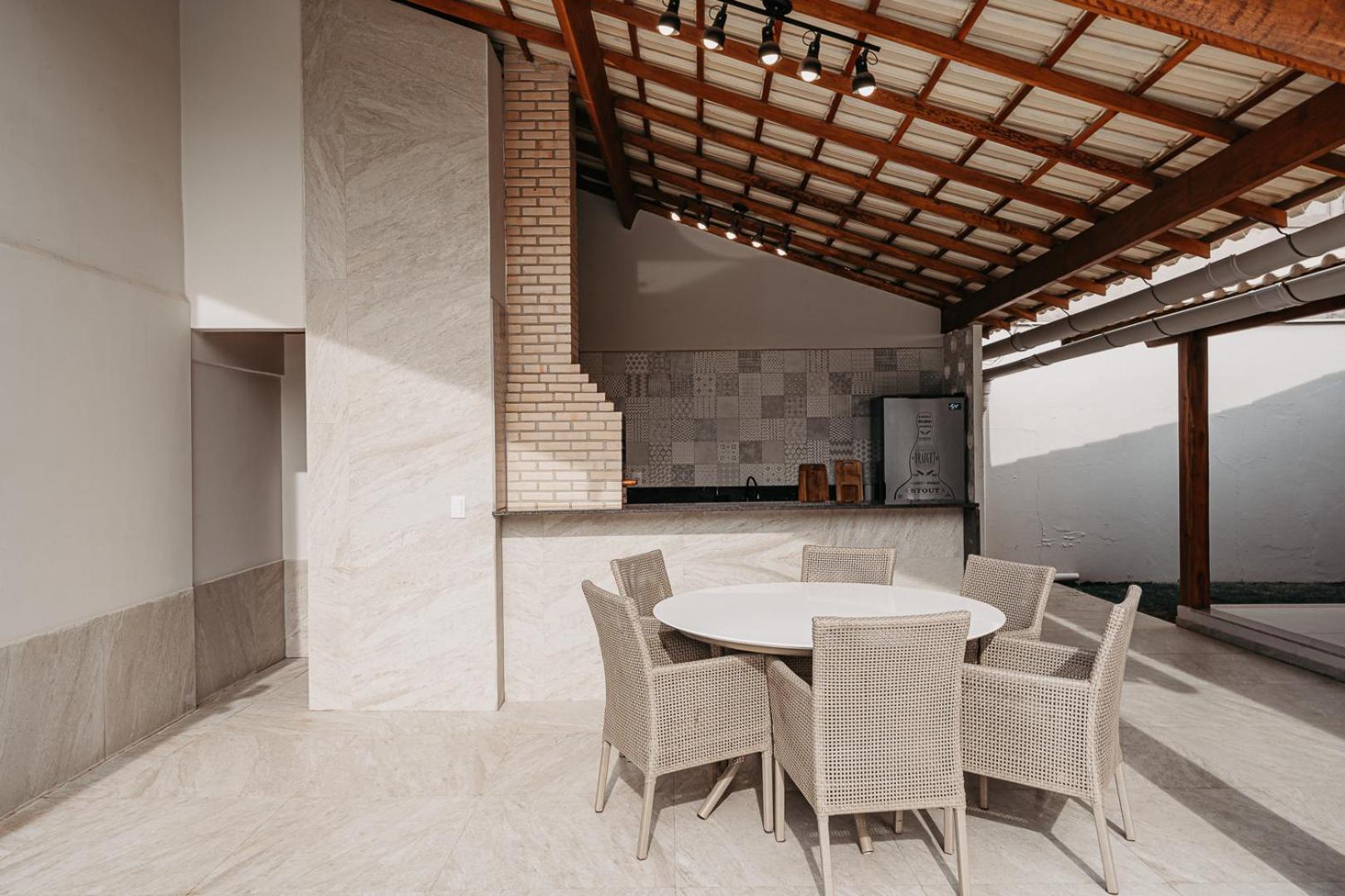 Casadecastelhanos, Quadra Do Mar De Castelhanos, 4 Suites Com Ar, Churrasqueira, Piscina, Hidromassagem, Cozinha Integrada Gourmet Ideal Para Familia E Amigos أنشيتا المظهر الخارجي الصورة