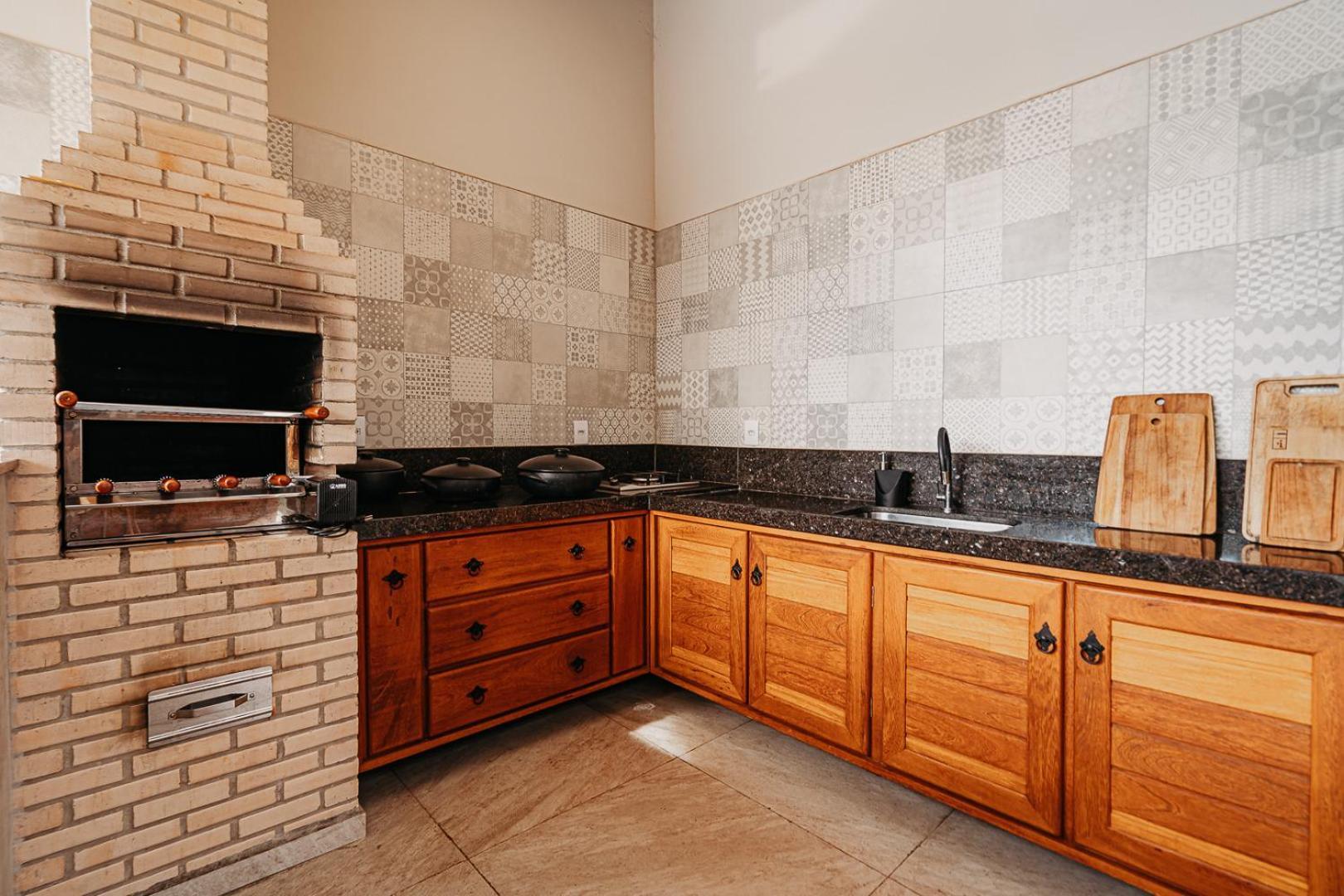 Casadecastelhanos, Quadra Do Mar De Castelhanos, 4 Suites Com Ar, Churrasqueira, Piscina, Hidromassagem, Cozinha Integrada Gourmet Ideal Para Familia E Amigos أنشيتا المظهر الخارجي الصورة