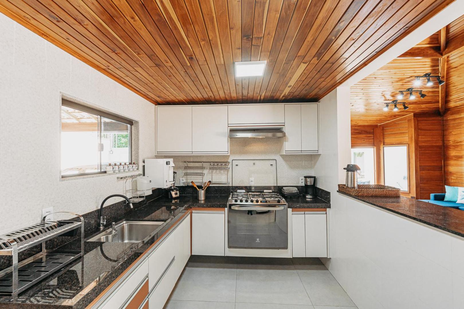 Casadecastelhanos, Quadra Do Mar De Castelhanos, 4 Suites Com Ar, Churrasqueira, Piscina, Hidromassagem, Cozinha Integrada Gourmet Ideal Para Familia E Amigos أنشيتا المظهر الخارجي الصورة
