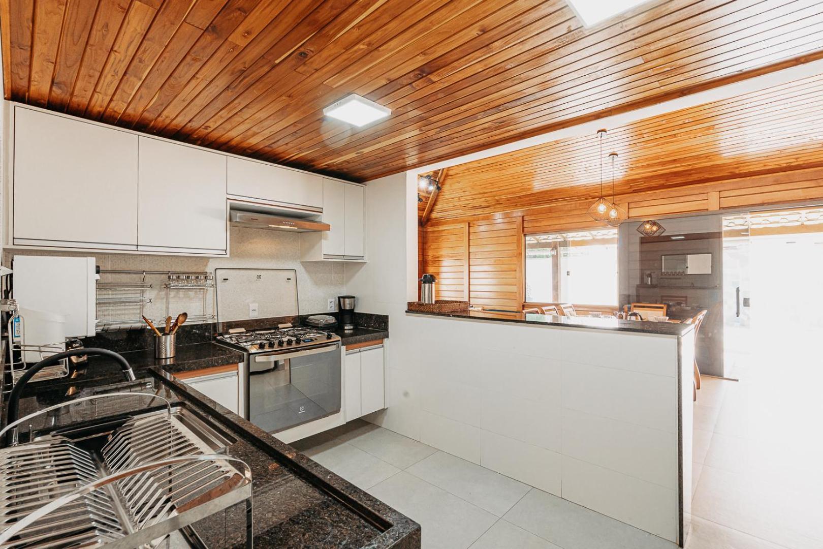 Casadecastelhanos, Quadra Do Mar De Castelhanos, 4 Suites Com Ar, Churrasqueira, Piscina, Hidromassagem, Cozinha Integrada Gourmet Ideal Para Familia E Amigos أنشيتا المظهر الخارجي الصورة